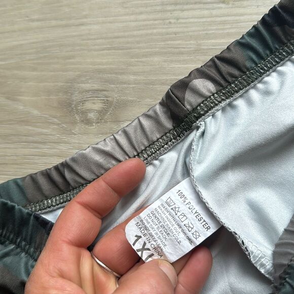 Camouflage Fringe Stretch Shorts Size 1X - Picture 4 of 4